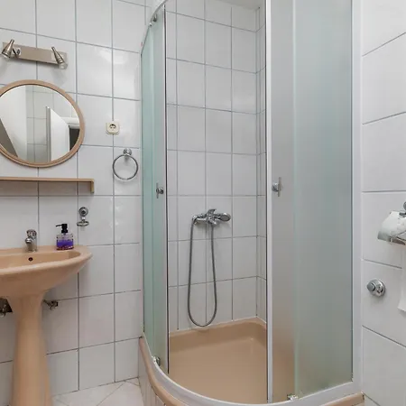 Casa vacanze Family Friendly House With A Swimming Pool Rogoznica, Omis - 4328