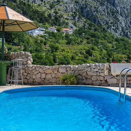 Casa vacanze Family Friendly House With A Swimming Pool Rogoznica, Omis - 4328