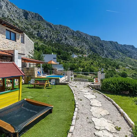 Casa vacanze Family Friendly House With A Swimming Pool Rogoznica, Omis - 4328 *